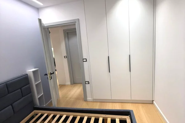 Shtepi ne shitje Apartament ne Tirane, 1+1, Mobilimi Bosh, pa mobiluar, Pagesa 145,000  Euro.