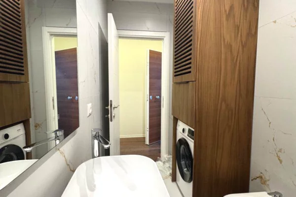 Shtepi me qera 2+1 ne Tirane - 900 Euro