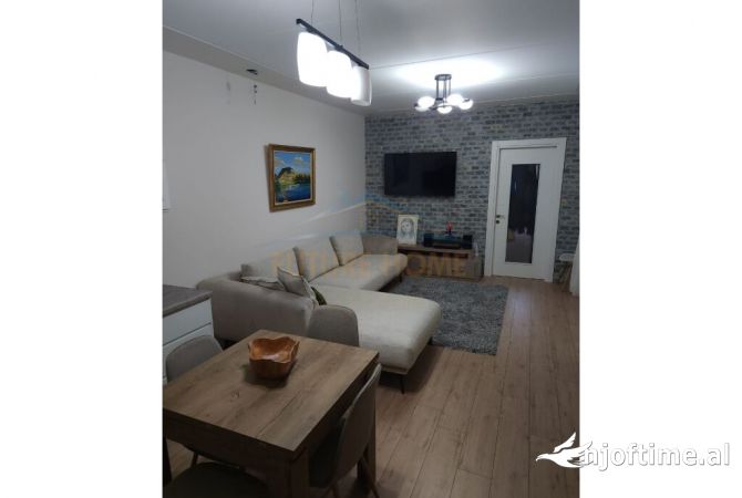 Shtepi me qera 2+1 ne Tirane - 800 Euro