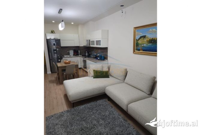 Shtepi me qera 2+1 ne Tirane - 800 Euro