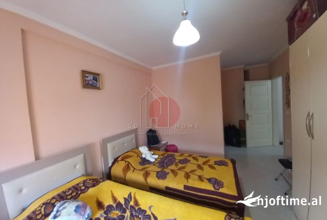 Shtepi ne shitje Apartament ne Tirane, 2+1, Mobilimi E mobiluar, Pagesa 127,000  Euro.