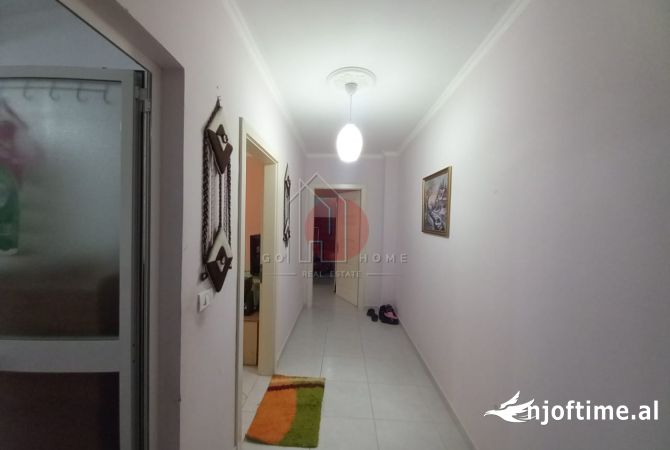 Shtepi ne shitje Apartament ne Tirane, 2+1, Mobilimi E mobiluar, Pagesa 127,000  Euro.