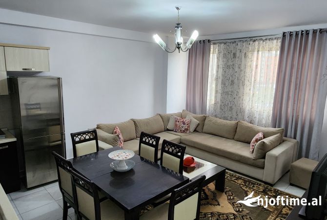 Shtepi me qera 2+1 ne Tirane - 42,000 Leke