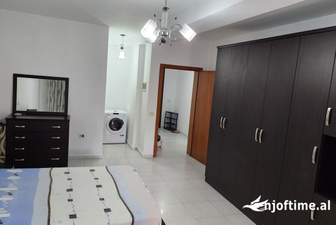 Shtepi me qera Apartament ne Tirane, 2+1, Mobilimi E mobiluar, Pagesa 42,000  Leke.