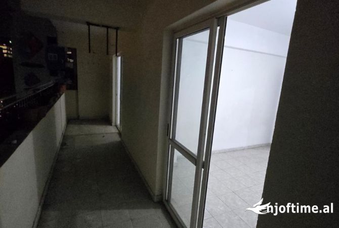 Shtepi ne shitje Apartament ne Tirane, 2+1, Mobilimi Bosh, pa mobiluar, Pagesa 137,000  Euro.