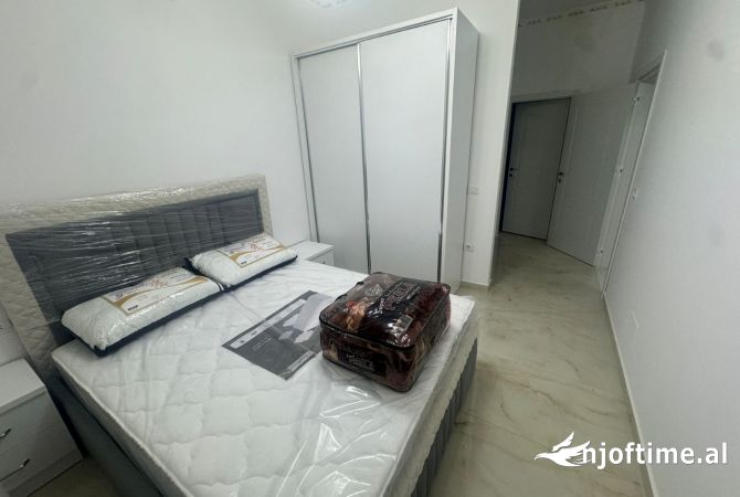 Shtepi me qera Apartament ne Tirane, 2+1, Mobilimi E mobiluar, Pagesa 900  Euro.