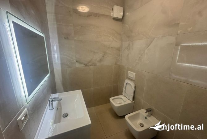 Shtepi me qera Apartament ne Tirane, 2+1, Mobilimi E mobiluar, Pagesa 900  Euro.