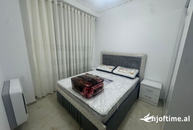 Shtepi me qera Apartament ne Tirane, 2+1, Mobilimi E mobiluar, Pagesa 900  Euro.