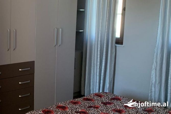 Shtepi me qera Vila Luksoze ne Tirane, 6+1, Mobilimi E mobiluar, Pagesa 1,700  Euro.