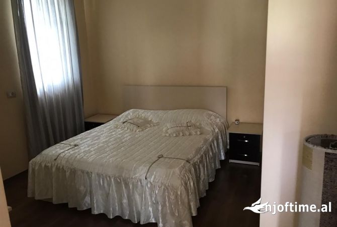 Shtepi me qera 6+1 ne Tirane - 1,700 Euro