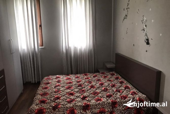 Shtepi me qera Vila Luksoze ne Tirane, 6+1, Mobilimi E mobiluar, Pagesa 1,700  Euro.