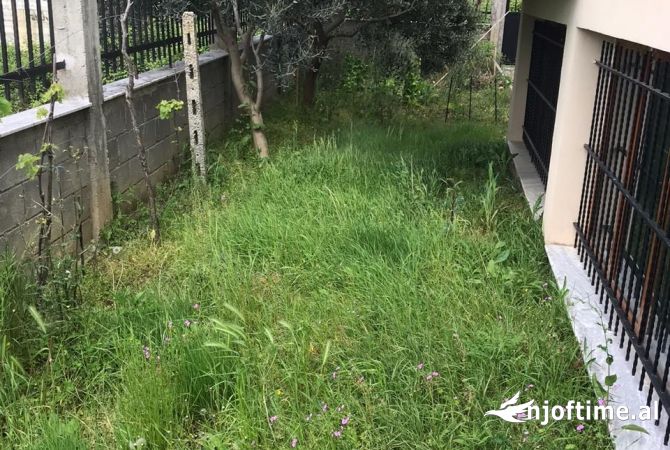 Shtepi me qera Vila Luksoze ne Tirane, 6+1, Mobilimi E mobiluar, Pagesa 1,700  Euro.