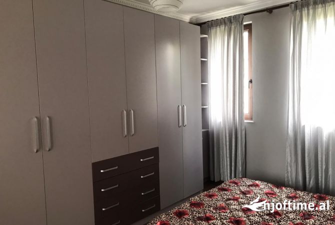 Shtepi me qera Vila Luksoze ne Tirane, 6+1, Mobilimi E mobiluar, Pagesa 1,700  Euro.