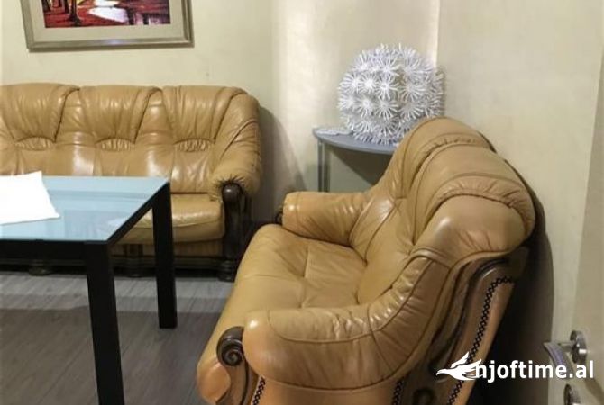 Shtepi me qera 7+1 ne Tirane - 1,500 Euro