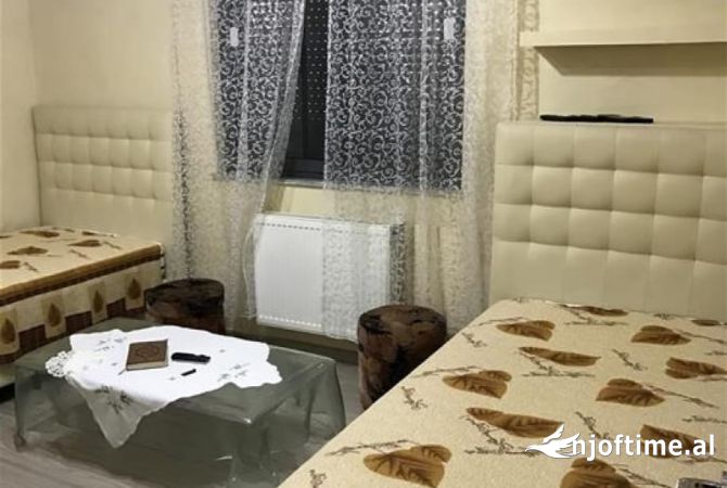 Shtepi me qera Apartament ne Tirane, 7+1, Mobilimi E mobiluar, Pagesa 1,500  Euro.