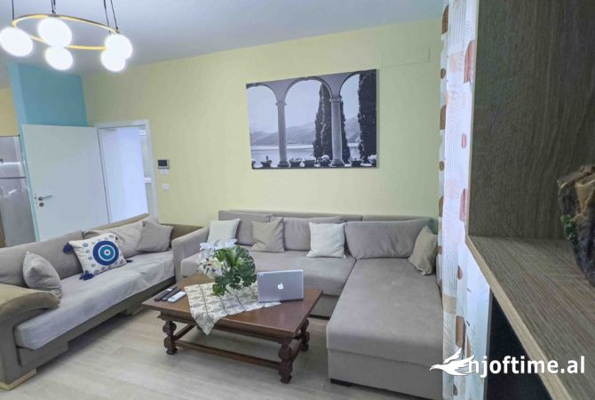 Shtepi me qera 2+1 ne Tirane - 1,100 Euro