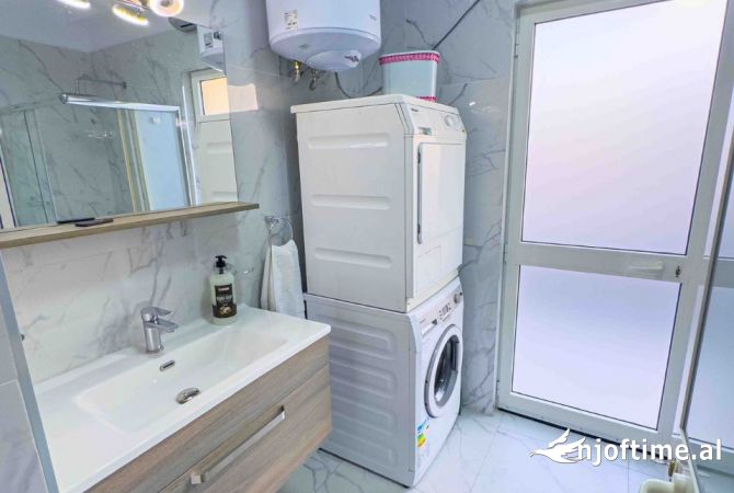 Shtepi me qera Vila Luksoze ne Tirane, 2+1, Mobilimi E mobiluar, Pagesa 1,100  Euro.