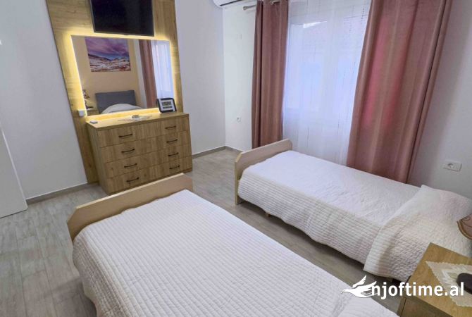 Shtepi me qera Vila Luksoze ne Tirane, 2+1, Mobilimi E mobiluar, Pagesa 1,100  Euro.