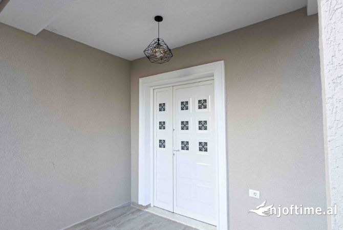 Shtepi me qera Vila Luksoze ne Tirane, 2+1, Mobilimi E mobiluar, Pagesa 1,100  Euro.