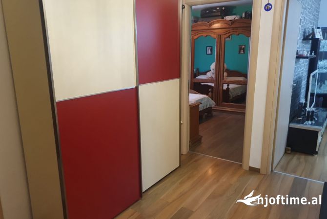 Shtepi me qera Apartament ne Tirane, 3+1, Mobilimi E mobiluar, Pagesa 900  Euro.
