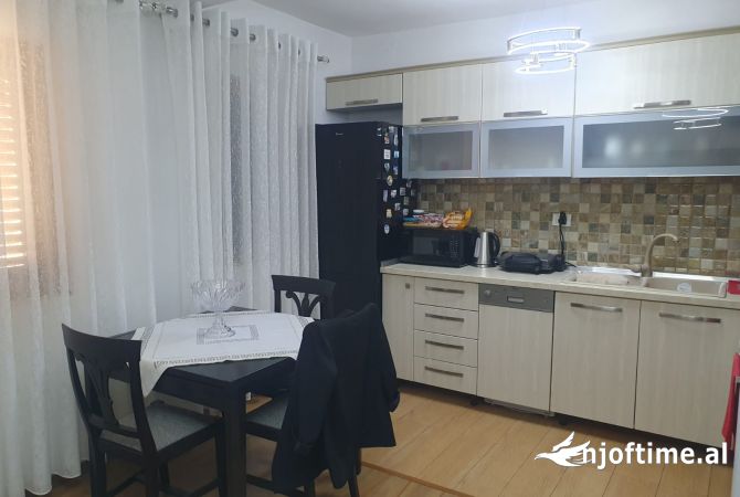 Shtepi me qera 3+1 ne Tirane - 900 Euro