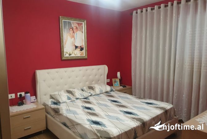 Shtepi me qera Apartament ne Tirane, 3+1, Mobilimi E mobiluar, Pagesa 900  Euro.