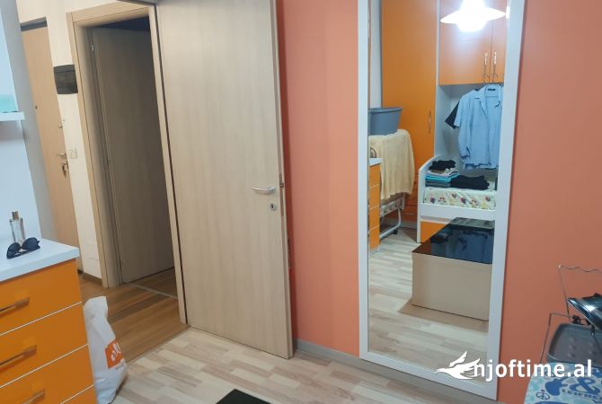 Shtepi me qera Apartament ne Tirane, 3+1, Mobilimi E mobiluar, Pagesa 900  Euro.
