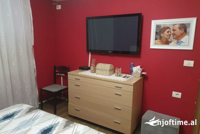 Shtepi me qera Apartament ne Tirane, 3+1, Mobilimi E mobiluar, Pagesa 900  Euro.