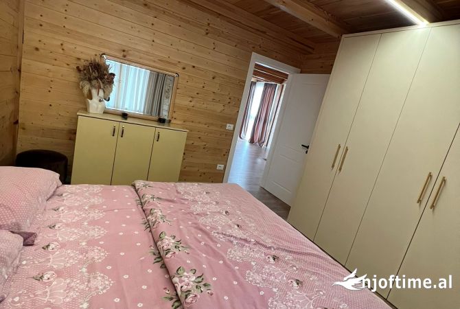Shtepi me qera Apartament ne Tirane, 3+1, Mobilimi E mobiluar, Pagesa 1,300  Euro.