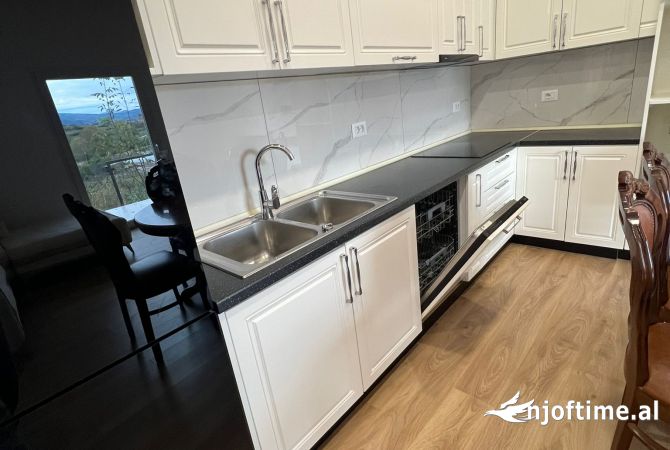 Shtepi me qera Apartament ne Tirane, 3+1, Mobilimi E mobiluar, Pagesa 1,300  Euro.