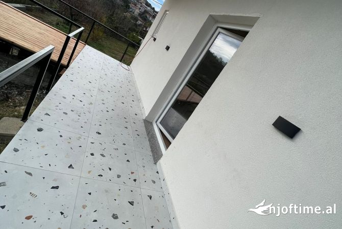 Shtepi me qera Apartament ne Tirane, 3+1, Mobilimi E mobiluar, Pagesa 1,300  Euro.