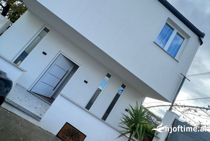 Shtepi me qera Apartament ne Tirane, 3+1, Mobilimi E mobiluar, Pagesa 1,300  Euro.