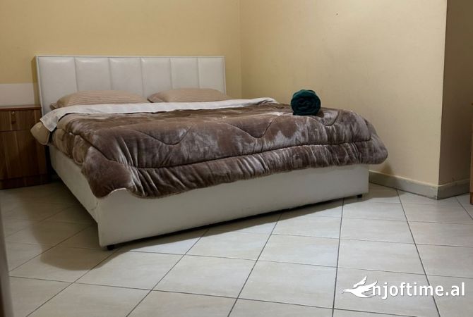 Shtepi me qera Apartament ne Tirane, 1+1, Mobilimi E mobiluar, Pagesa 550  Euro.