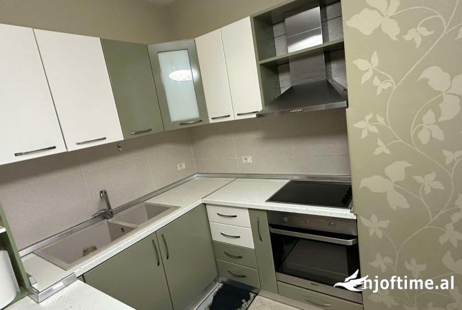 Shtepi ne shitje Apartament ne Tirane, 2+1, Mobilimi E mobiluar, Pagesa 120,000  Euro.