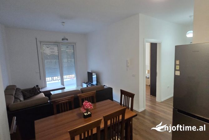 Shtepi me qera Apartament ne Tirane, 1+1, Mobilimi E mobiluar, Pagesa 450  Euro.