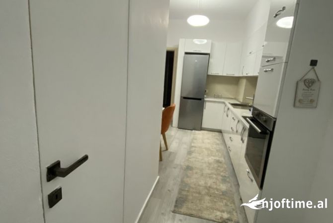 Shtepi me qera Apartament ne Tirane, 2+1, Mobilimi E mobiluar, Pagesa 700  Euro.
