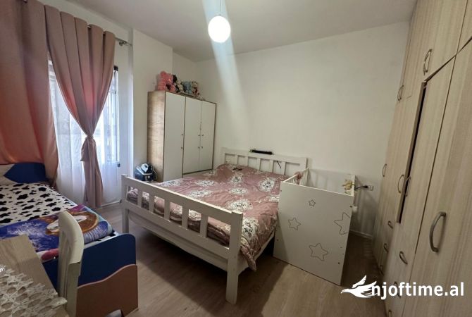 Shtepi ne shitje Apartament ne Tirane, 1+1, Mobilimi E mobiluar, Pagesa 67,000  Euro.