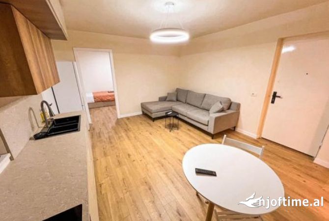 Shtepi me qera Apartament ne Tirane, 2+1, Mobilimi E mobiluar, Pagesa 600  Euro.