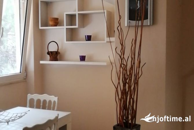 Shtepi me qera Apartament ne Tirane, 2+1, Mobilimi E mobiluar, Pagesa 600  Euro.