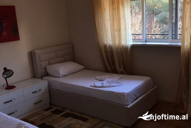 Shtepi me qera Apartament ne Tirane, 2+1, Mobilimi E mobiluar, Pagesa 600  Euro.