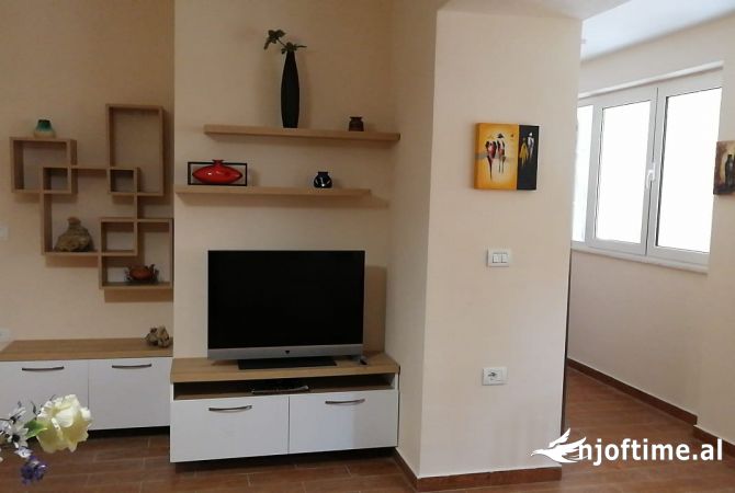 Shtepi me qera Apartament ne Tirane, 2+1, Mobilimi E mobiluar, Pagesa 600  Euro.