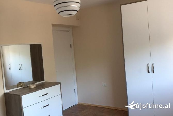 Shtepi me qera Apartament ne Tirane, 2+1, Mobilimi E mobiluar, Pagesa 600  Euro.