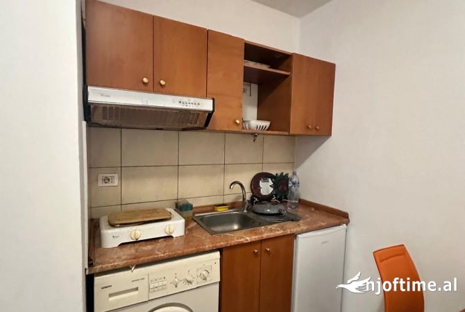 Shtepi me qera Garsoniere ne Tirane - 300 Euro