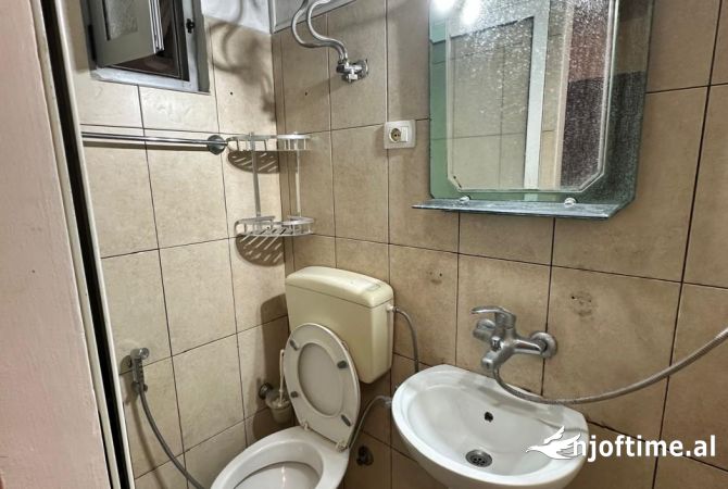 Shtepi me qera Apartament ne Tirane, Garsoniere, Mobilimi E mobiluar, Pagesa 300  Euro.