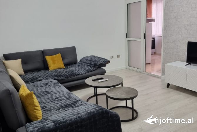 Shtepi me qera Apartament ne Tirane, 1+1, Mobilimi E mobiluar, Pagesa 660  Euro.