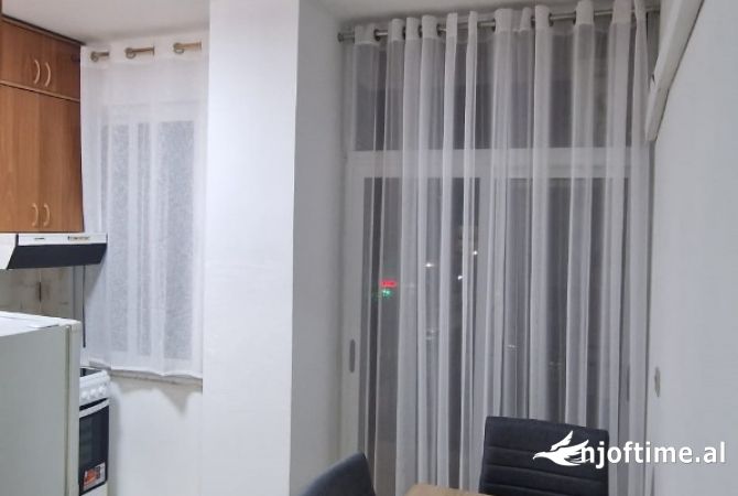 Shtepi me qera Apartament ne Tirane, 1+1, Mobilimi E mobiluar, Pagesa 660  Euro.