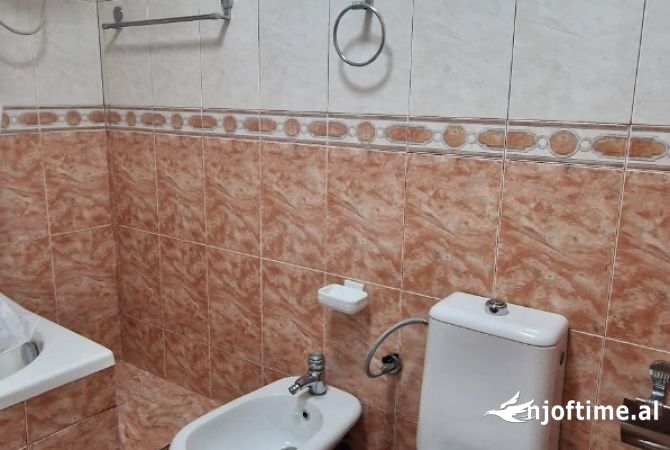 Shtepi me qera Apartament ne Tirane, 1+1, Mobilimi E mobiluar, Pagesa 660  Euro.