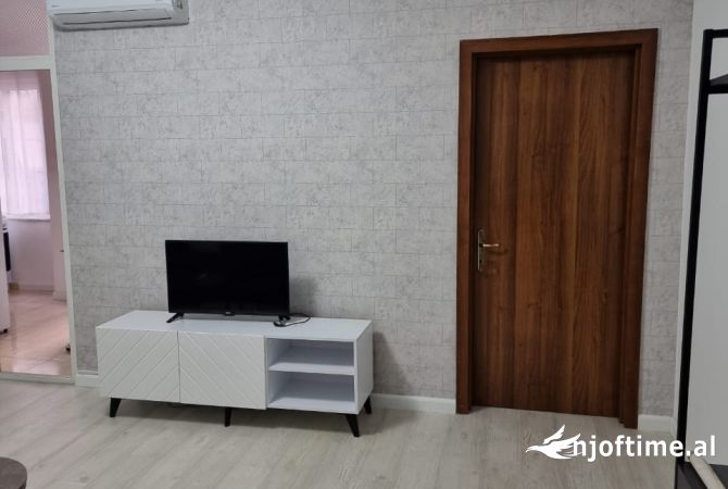 Shtepi me qera Apartament ne Tirane, 1+1, Mobilimi E mobiluar, Pagesa 660  Euro.