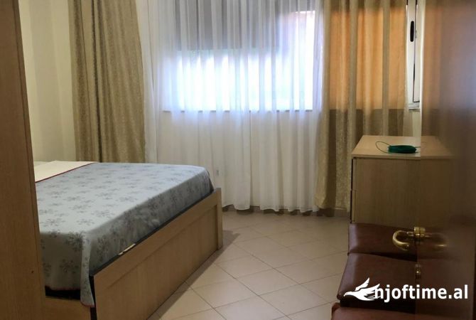 Shtepi me qera Apartament ne Tirane, 1+1, Mobilimi E mobiluar, Pagesa 450  Euro.