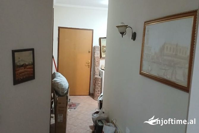 Shtepi me qera Apartament ne Tirane, 2+1, Mobilimi E mobiluar, Pagesa 550  Euro.